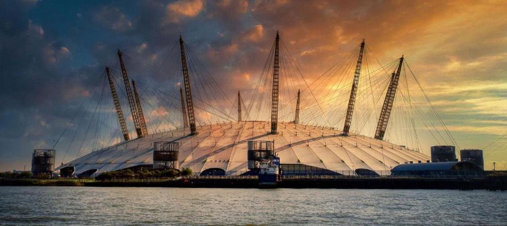 Stylish 1-bedroom Near Canary Wharf, O2 Arena & Excel - Excellent Transport Links Appartamento