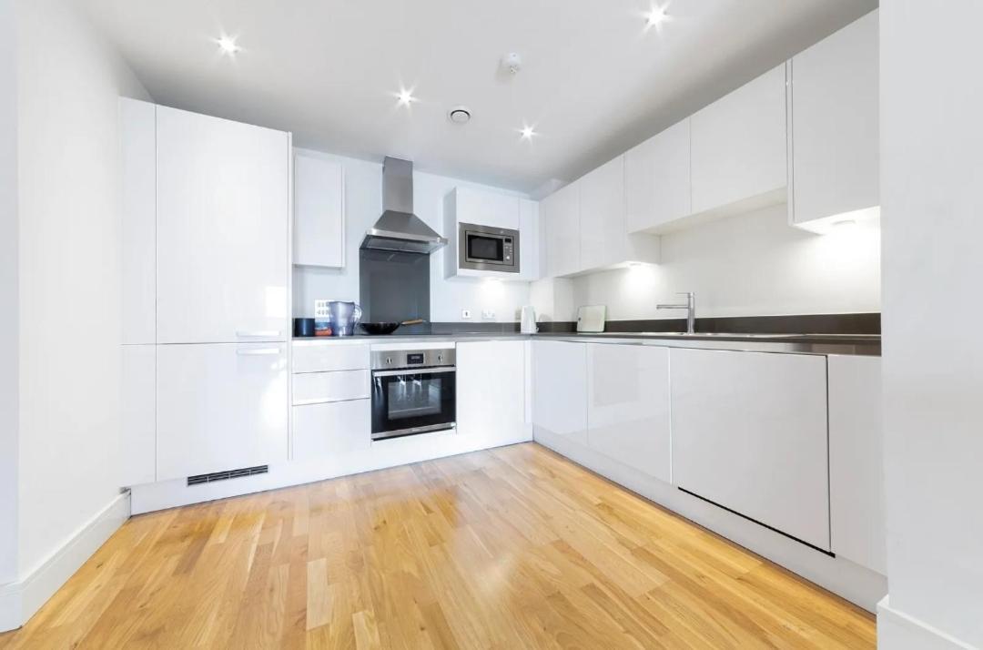 Stylish 1-bedroom Near Canary Wharf, O2 Arena & Excel - Excellent Transport Links Appartamento Londra